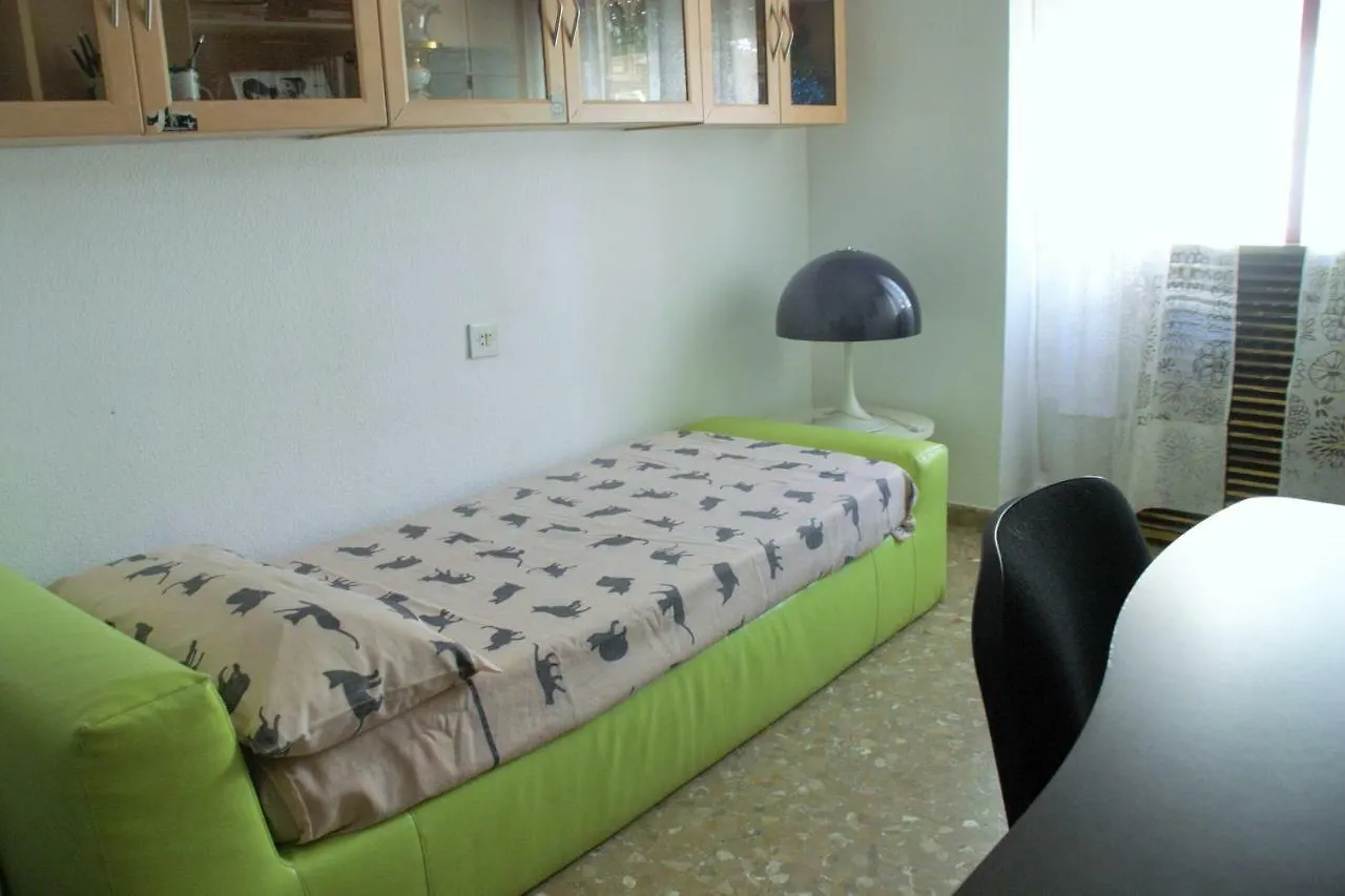 Lola Apartment Granada Homestay